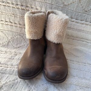 UGG Women’s Eling Boot, Color El Cap, Size 8.5